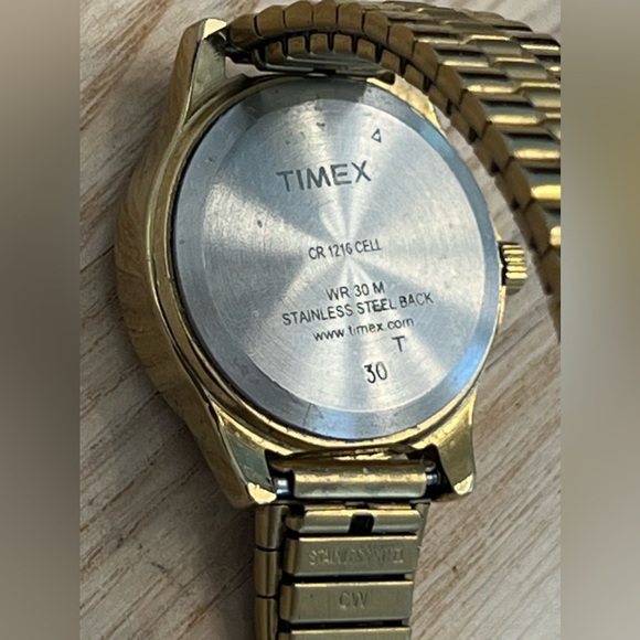 Timex Ladies Watch Indiglo Pearlescent Dial Gold Tone Stretch Band WR30M - Picture 7 of 8